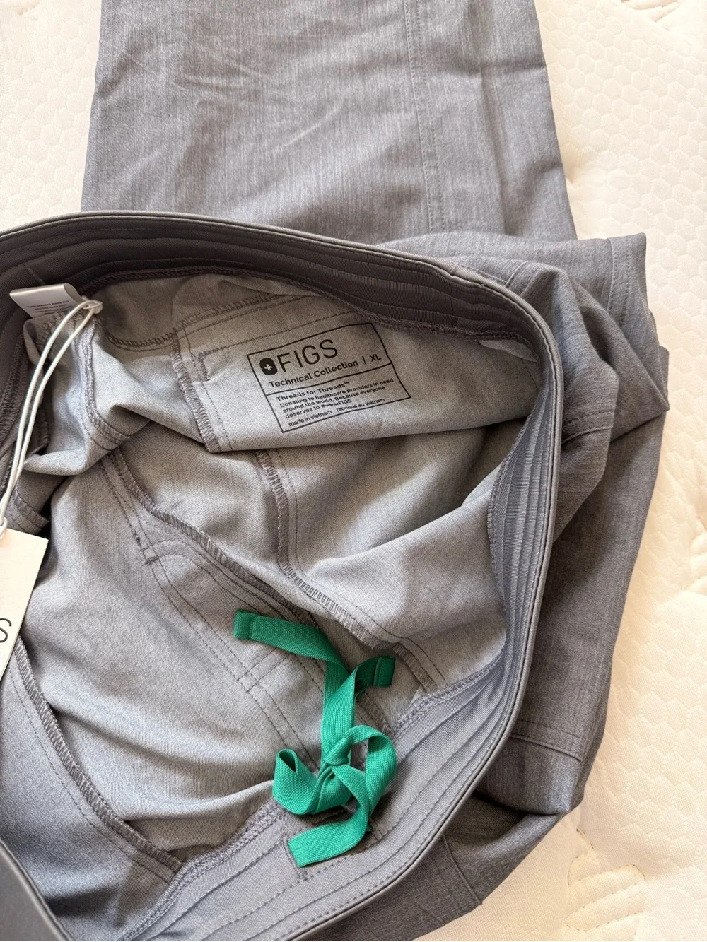 Figs cargo scrub